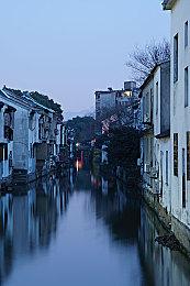 《全面战争: 战锤3》奥斯坦基娅嬷嬷玩法展示 DLC8月31日推出